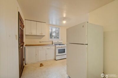 9716 Greenwood Avenue N, Seattle, WA 98103 - Photo 15