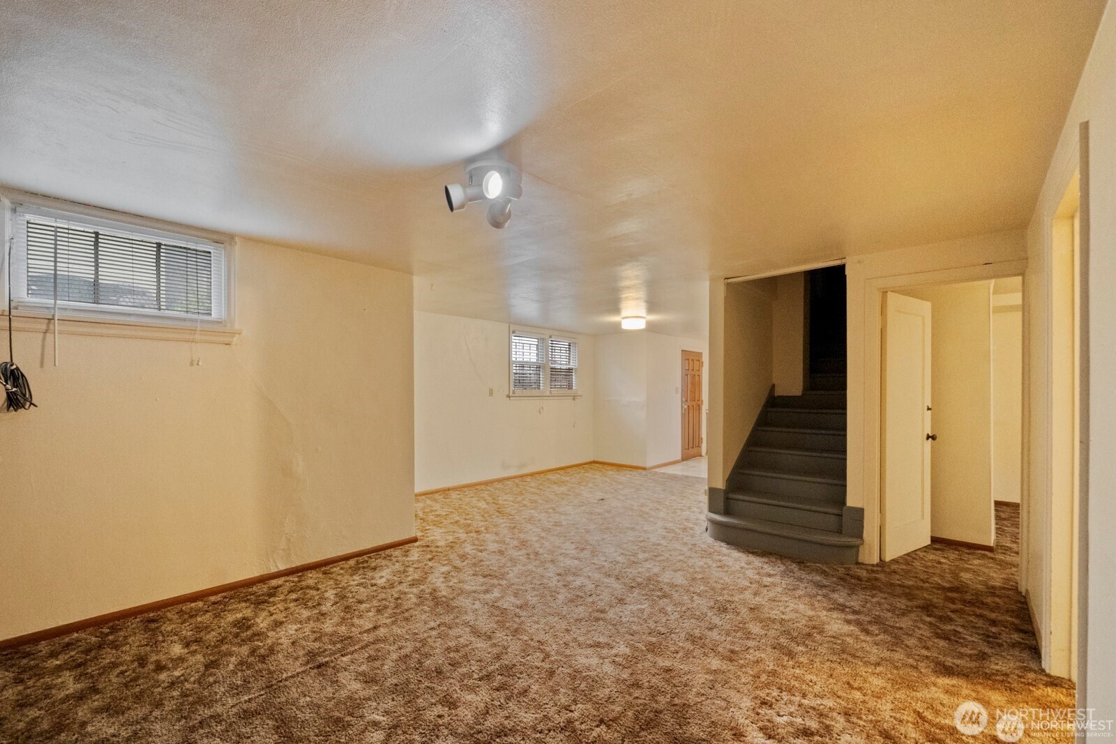 9716 Greenwood Avenue N, Seattle, WA 98103