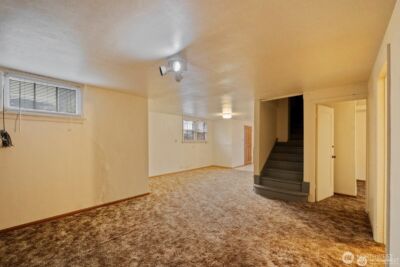 9716 Greenwood Avenue N, Seattle, WA 98103 - Photo 17