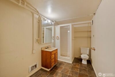 9716 Greenwood Avenue N, Seattle, WA 98103 - Photo 21