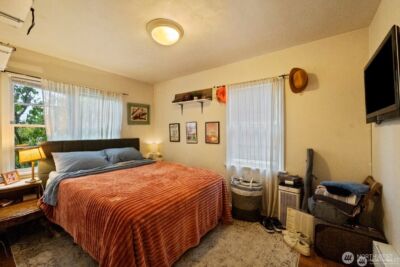 9716 Greenwood Avenue N, Seattle, WA 98103 - Photo 10