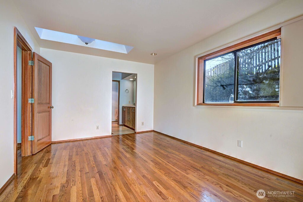 4322 29th Avenue W, Seattle, WA 98199