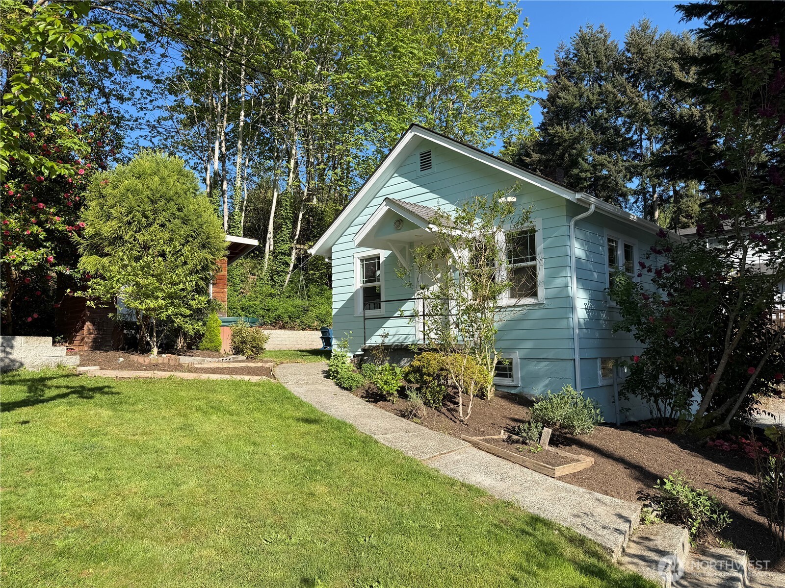 5304 NE 193rd Street , Lake Forest Park, WA 98155-3038