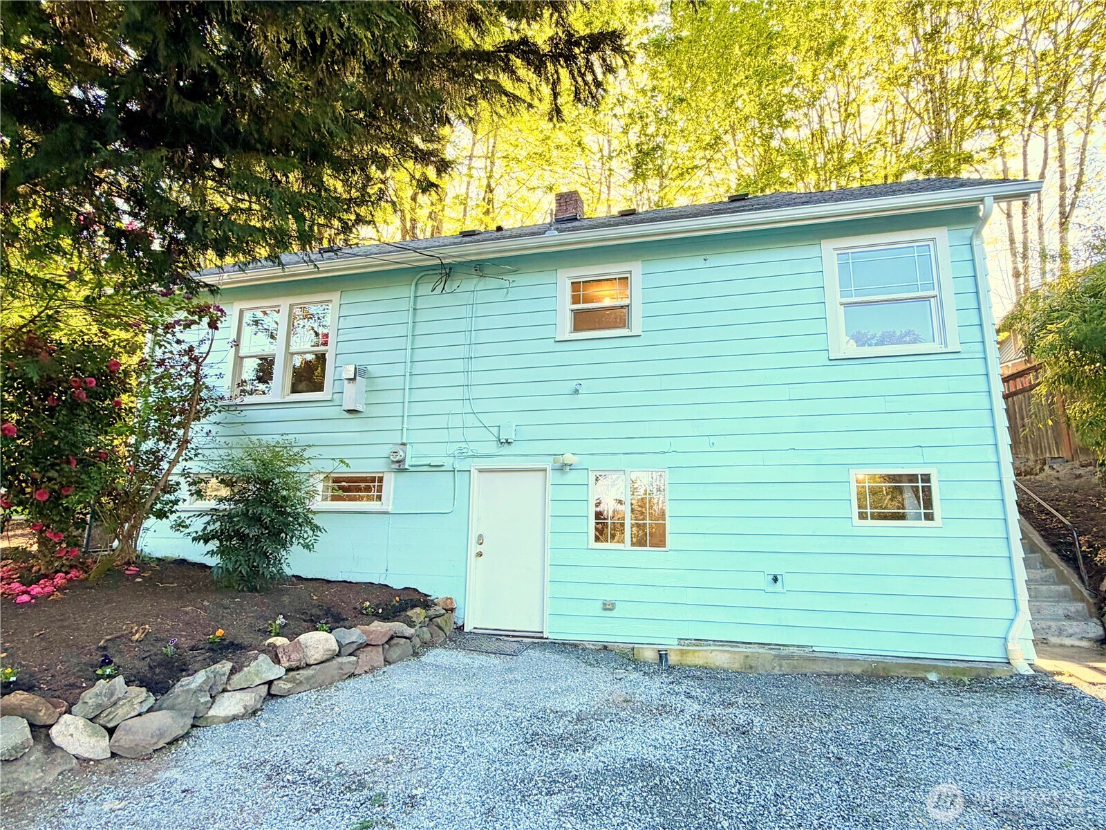 5304 NE 193rd Street , Lake Forest Park, WA 98155-3038