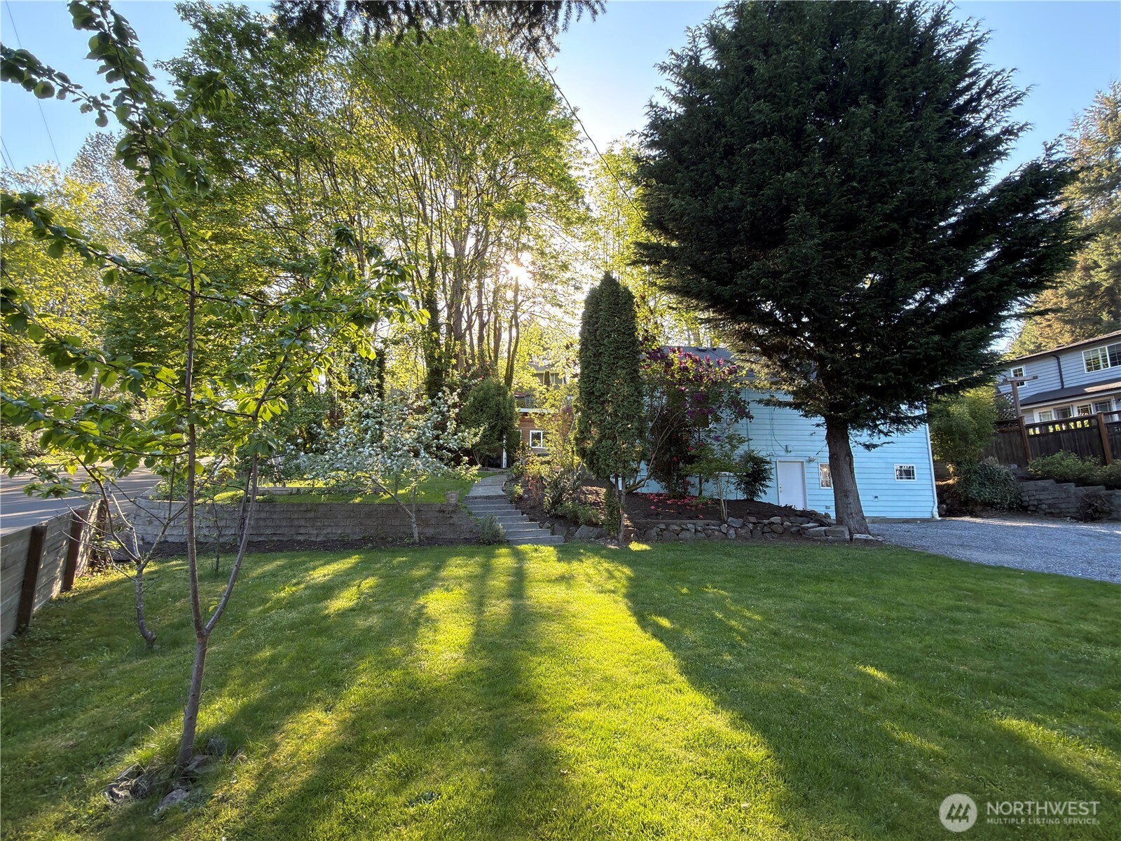 5304 NE 193rd Street , Lake Forest Park, WA 98155-3038