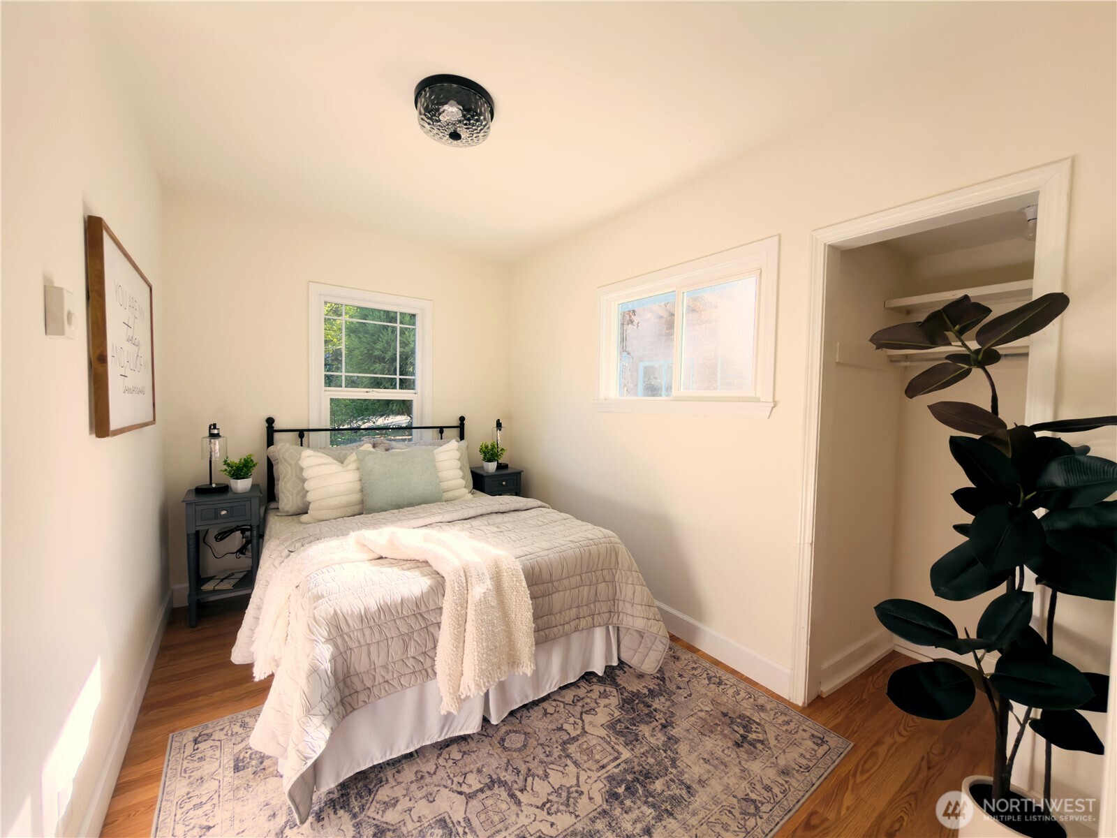 5304 NE 193rd Street , Lake Forest Park, WA 98155-3038