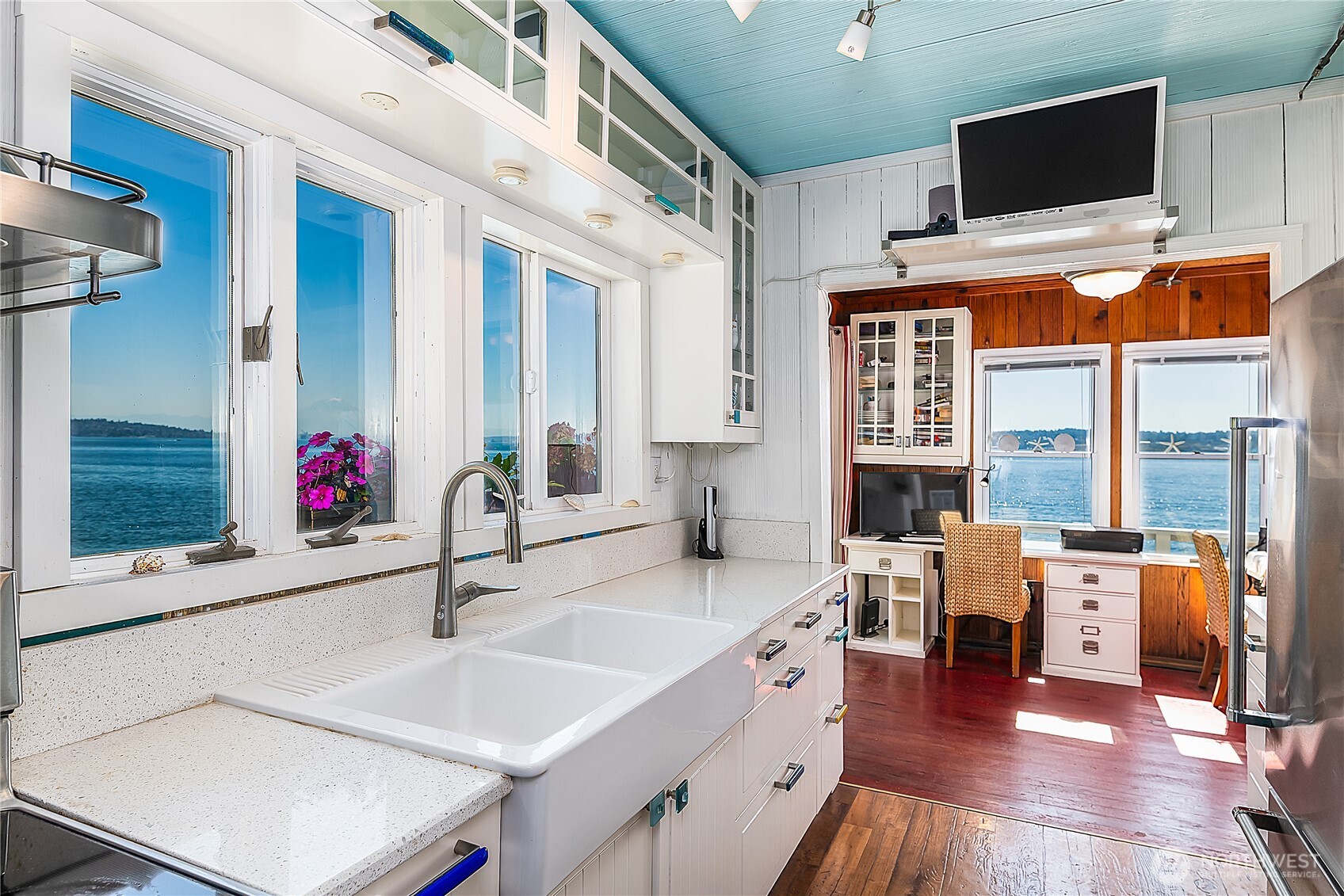 13037 SW Bachelor Road , Vashon, WA 98070