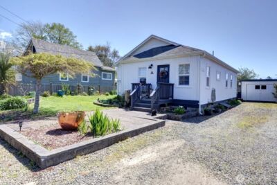 319 10th St NE , Long Beach, WA 98631