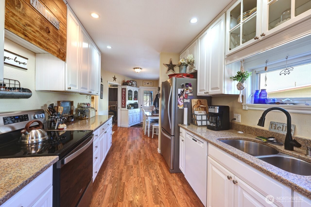 319 10th St NE , Long Beach, WA 98631