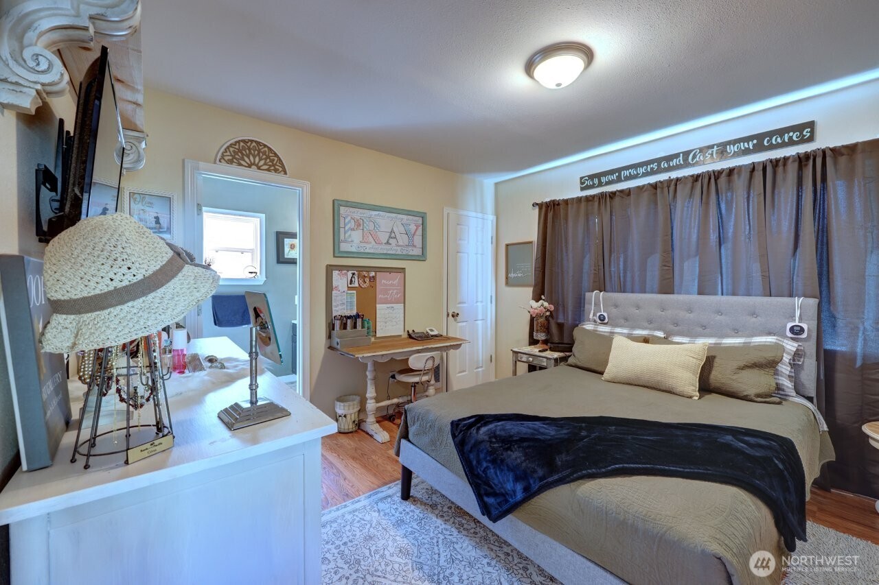 319 10th St NE , Long Beach, WA 98631