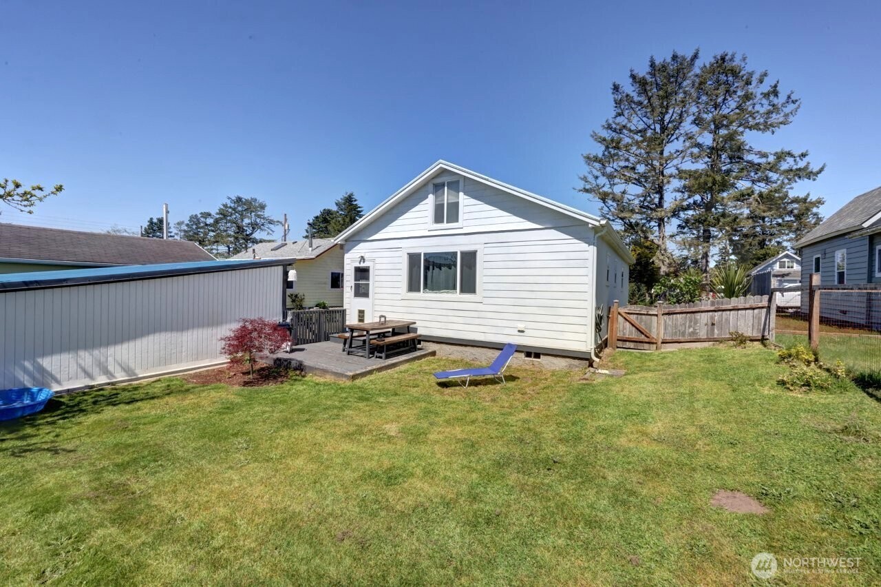 319 10th St NE , Long Beach, WA 98631