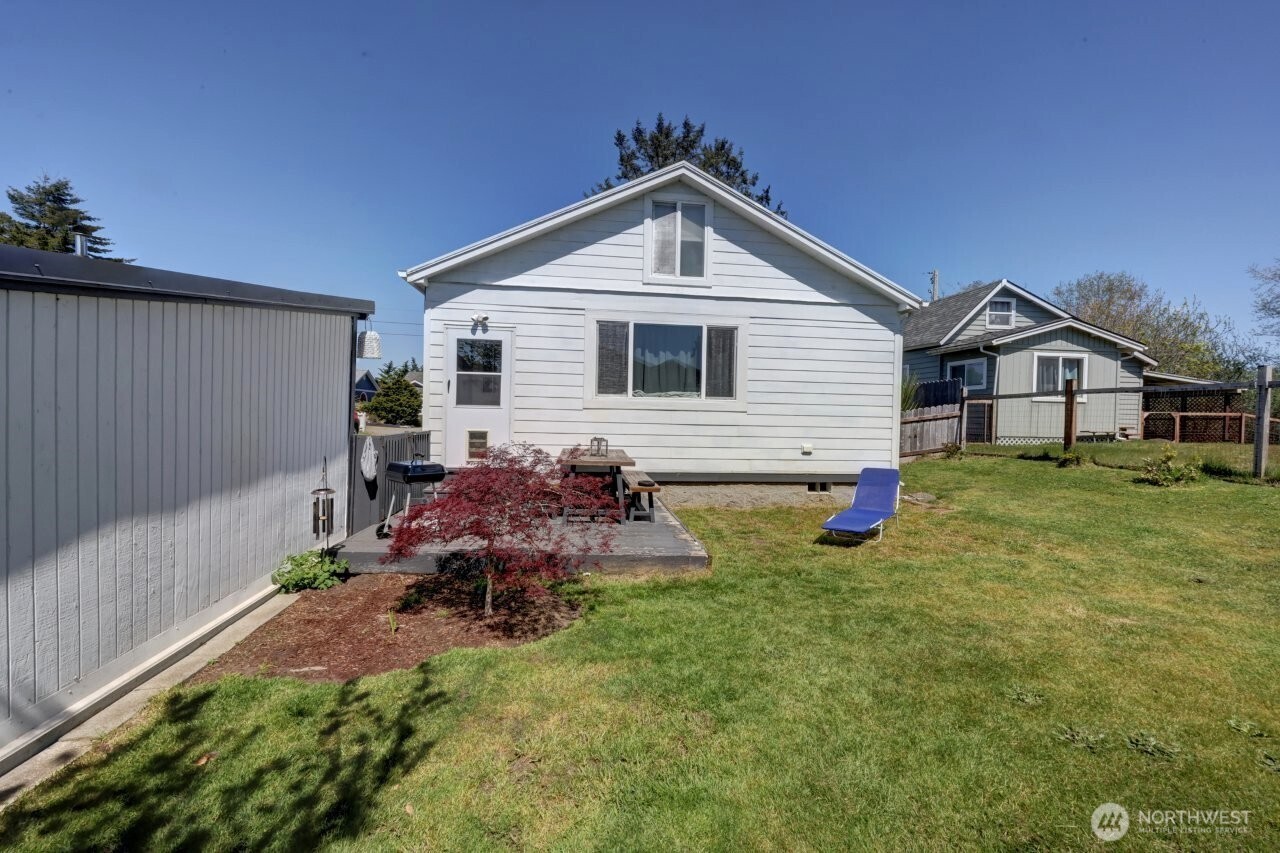 319 10th St NE , Long Beach, WA 98631
