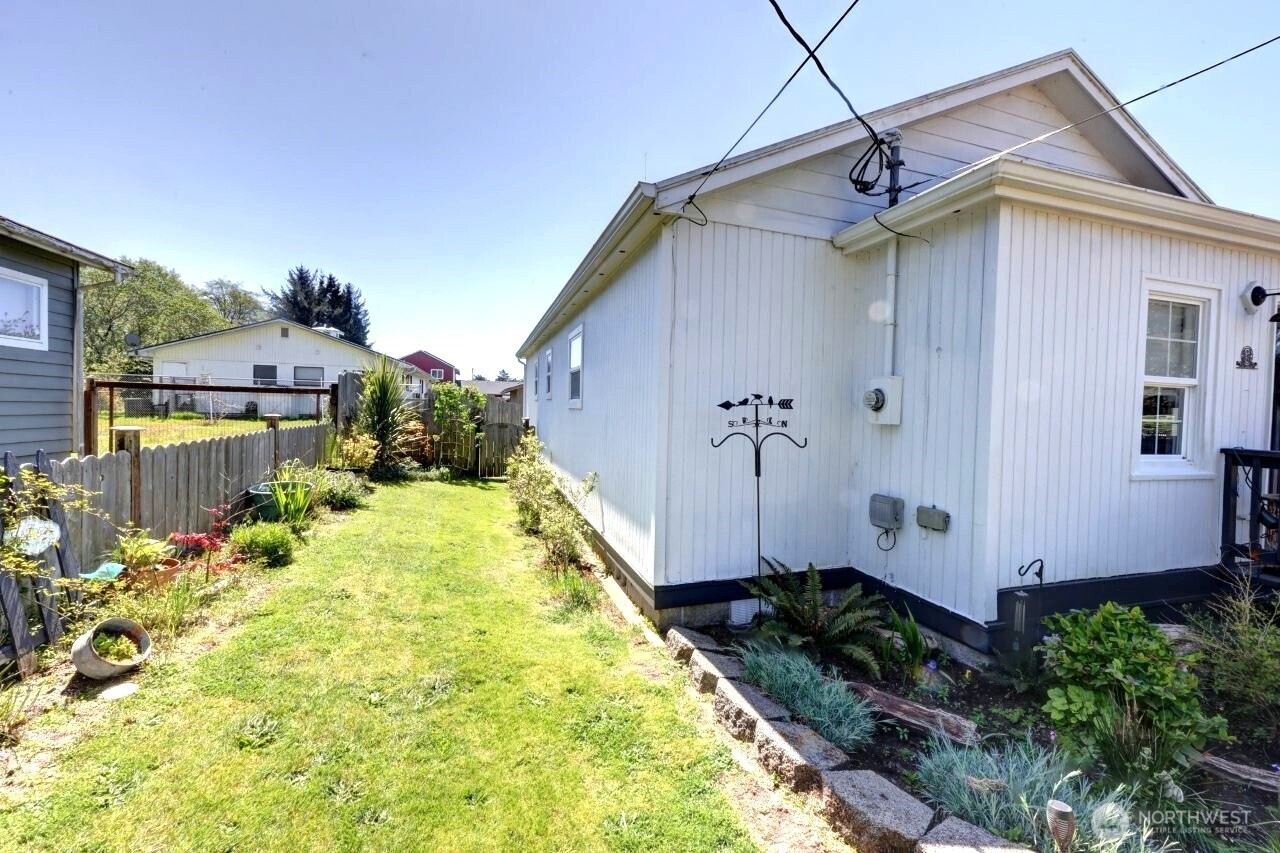 319 10th St NE , Long Beach, WA 98631