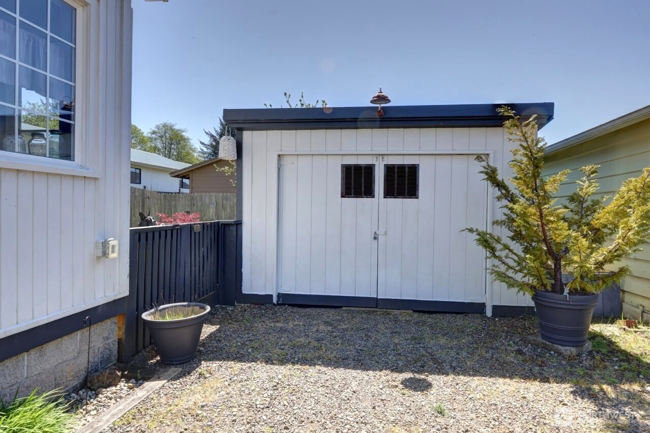 319 10th St NE , Long Beach, WA 98631