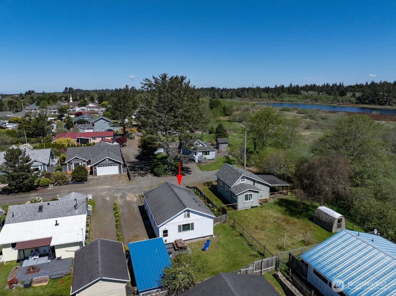 319 10th St NE , Long Beach, WA 98631