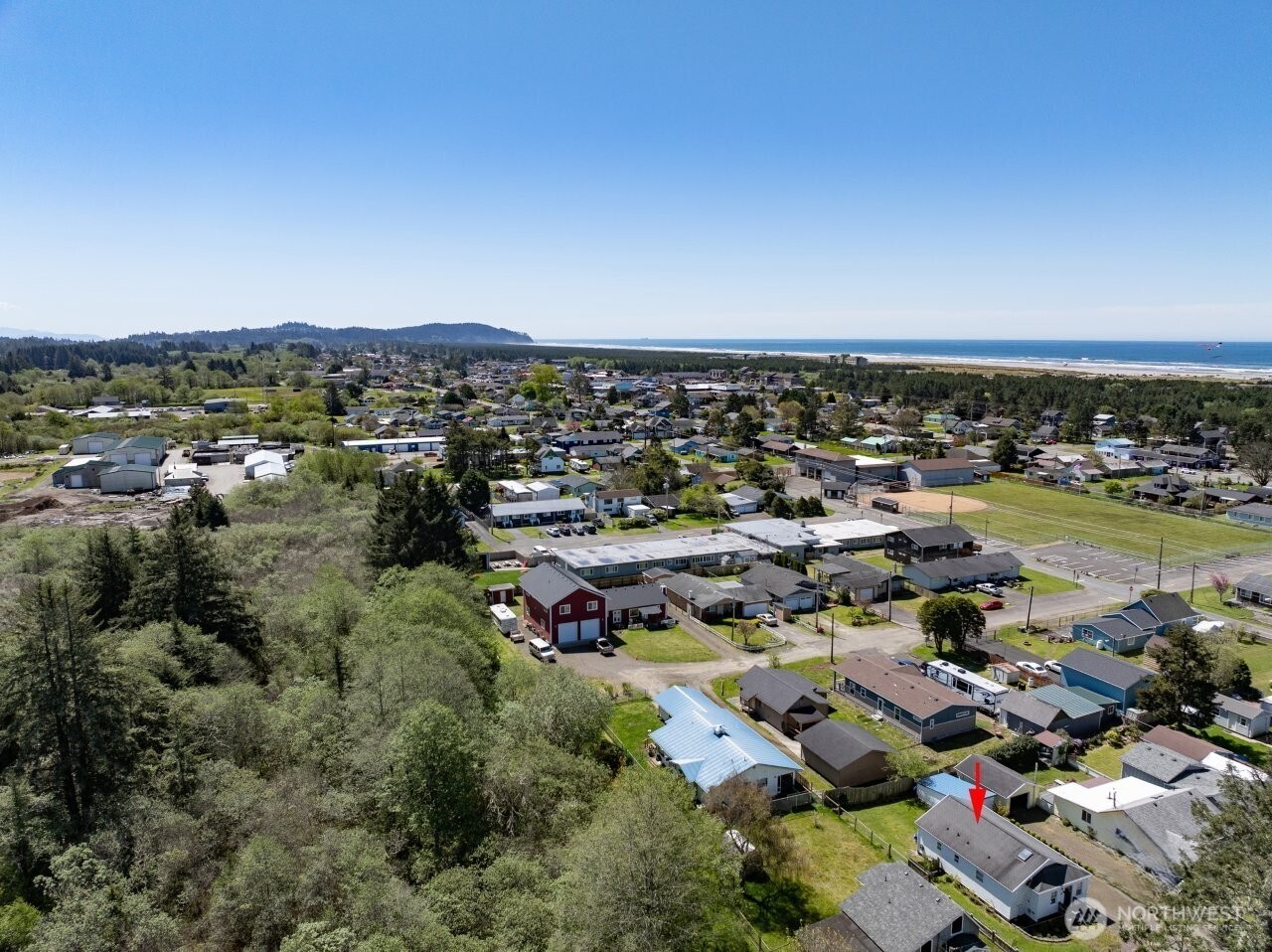 319 10th St NE , Long Beach, WA 98631
