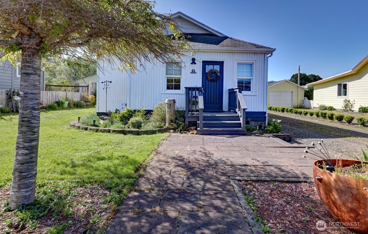 319 10th St NE , Long Beach, WA 98631