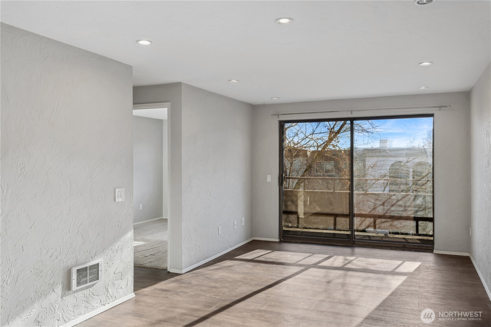 2100 N 106th Street #304, Seattle, WA 98133