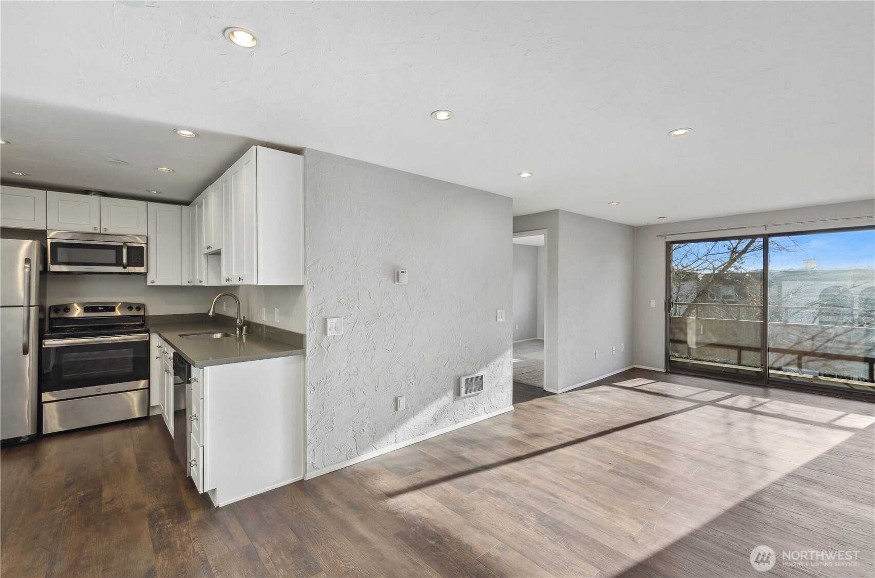 2100 N 106th Street #304, Seattle, WA 98133