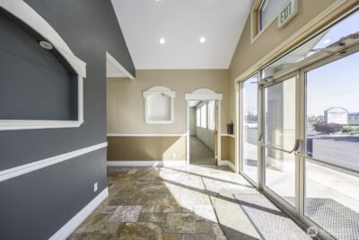 1010 S Pioneer Way , Moses Lake, WA 98837 - Photo 12