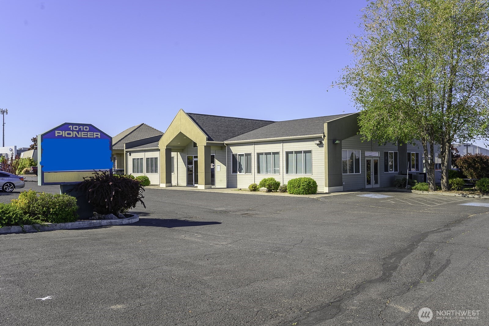 1010 S Pioneer Way , Moses Lake, WA 98837