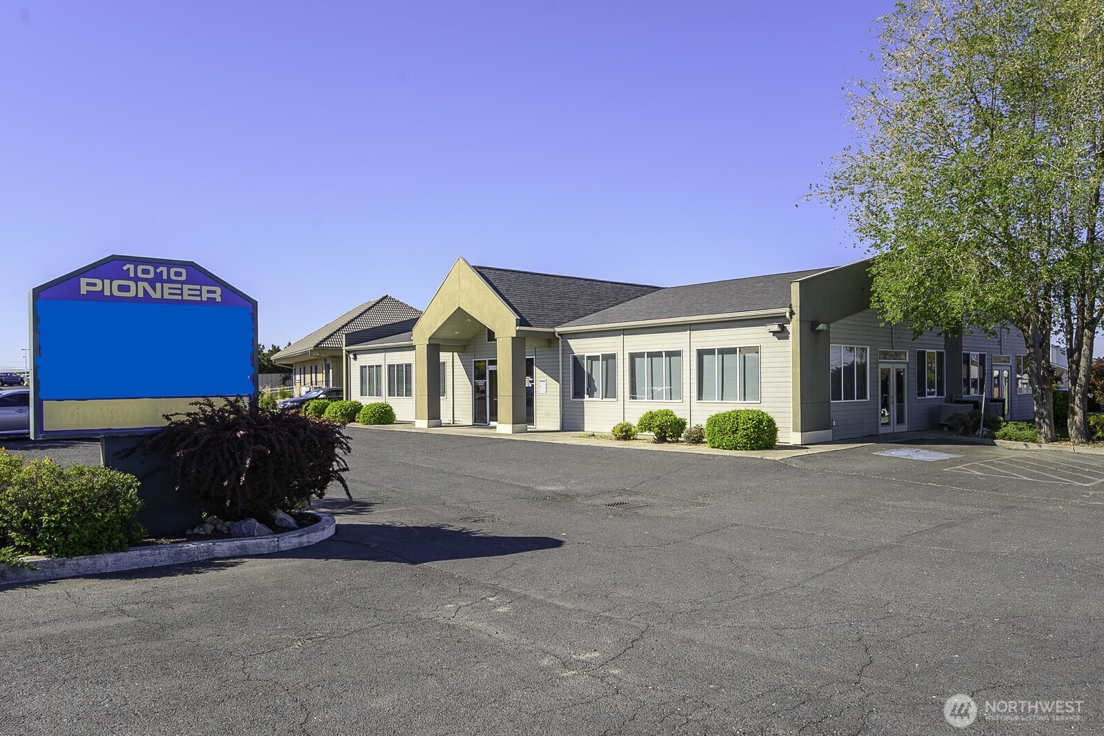 1010 S Pioneer Way , Moses Lake, WA 98837