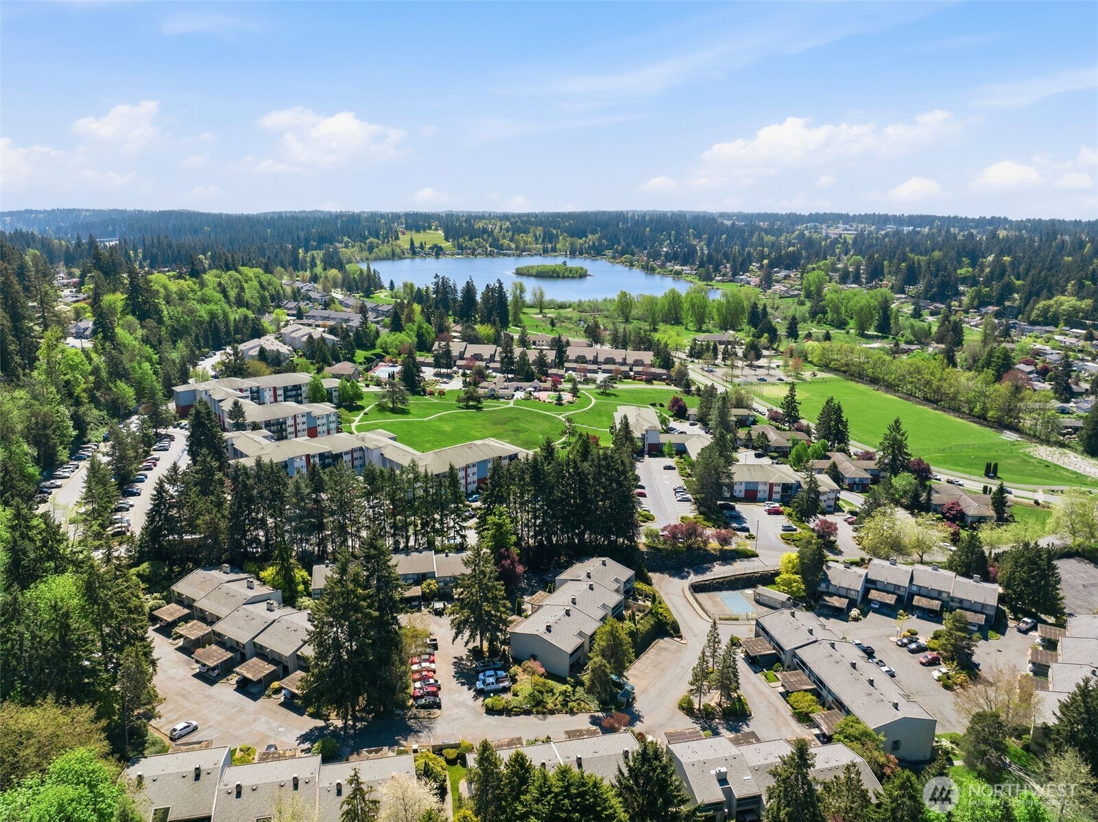 22711 Lakeview Drive #C6, Mountlake Terrace, WA 98043