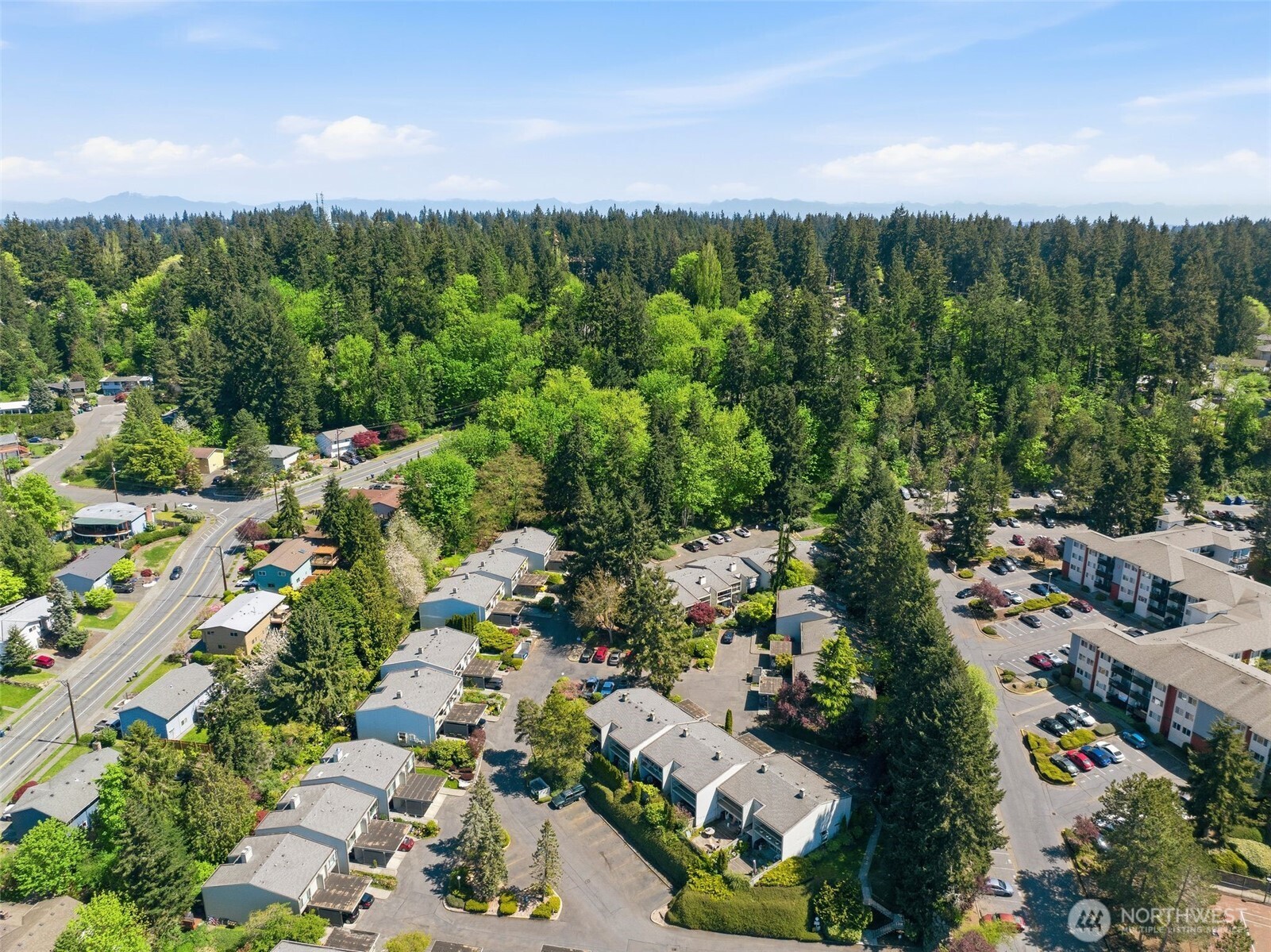 22711 Lakeview Drive #C6, Mountlake Terrace, WA 98043