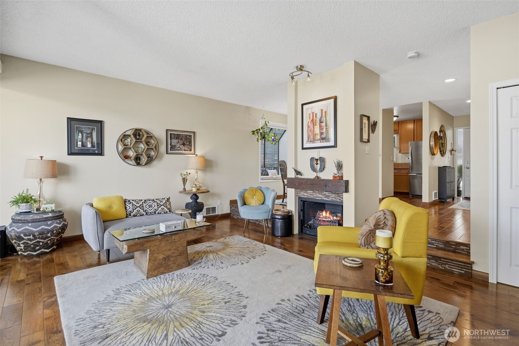 22711 Lakeview Drive #C6, Mountlake Terrace, WA 98043