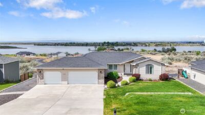 426 Viewmont Drive SE, Moses Lake, WA 98837 - Photo 1