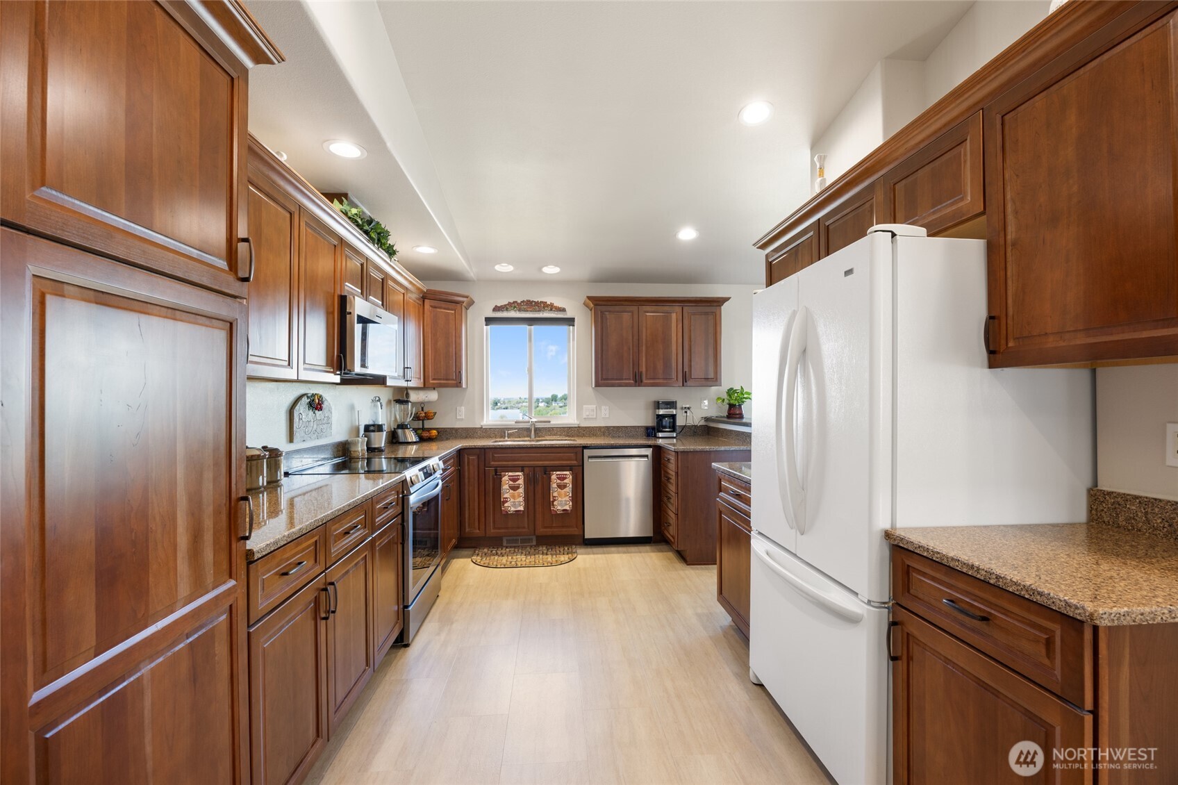 426 Viewmont Drive SE, Moses Lake, WA 98837