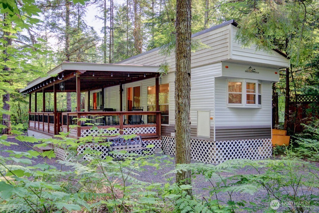 90 Christmas Tree Circle , Deming, WA 98244