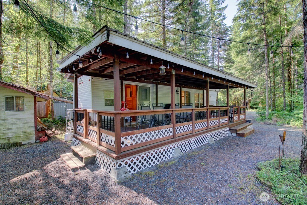 90 Christmas Tree Circle , Deming, WA 98244