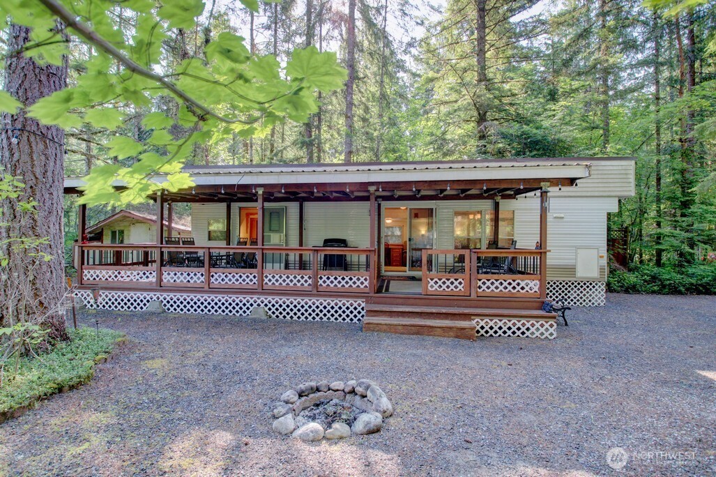 90 Christmas Tree Circle , Deming, WA 98244