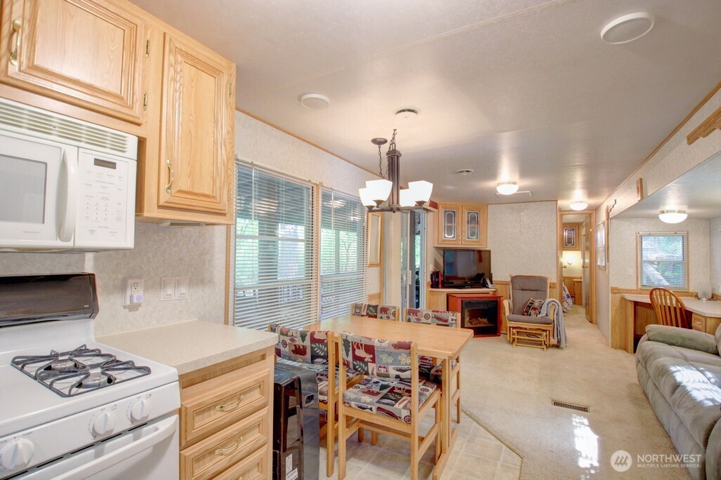 90 Christmas Tree Circle , Deming, WA 98244
