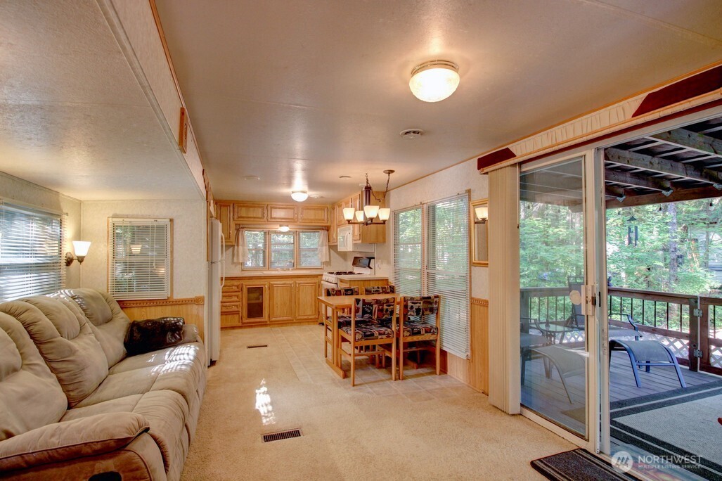 90 Christmas Tree Circle , Deming, WA 98244