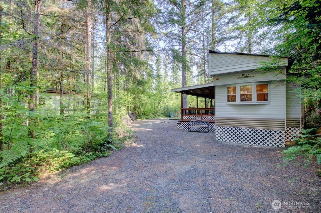 90 Christmas Tree Circle , Deming, WA 98244