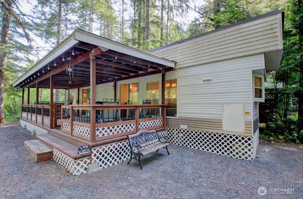 90 Christmas Tree Circle , Deming, WA 98244