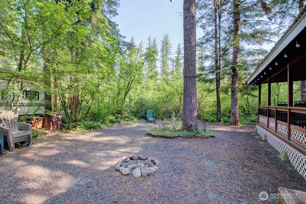 90 Christmas Tree Circle , Deming, WA 98244