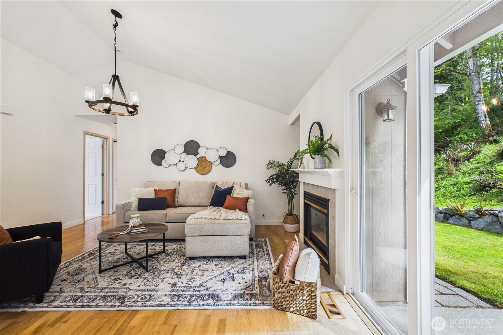1995 Miss Ellis Loop NE, Poulsbo, WA 98370