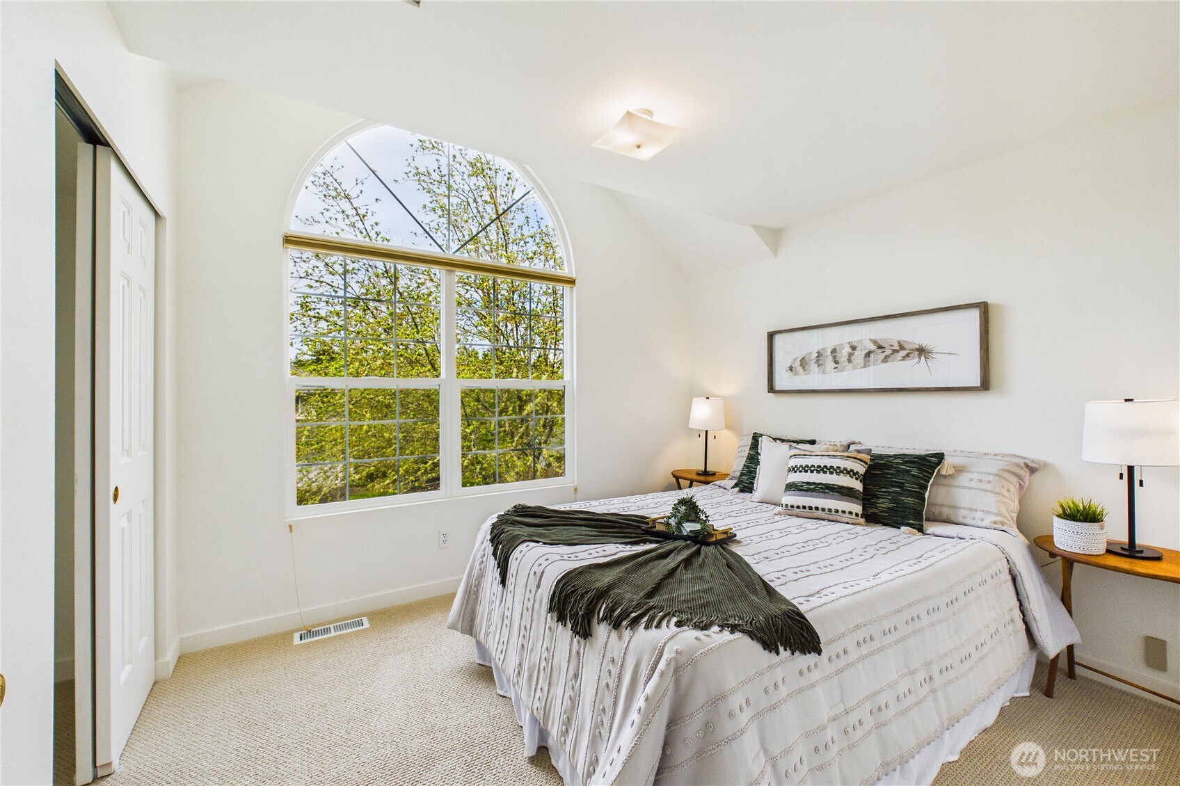 1995 Miss Ellis Loop NE, Poulsbo, WA 98370