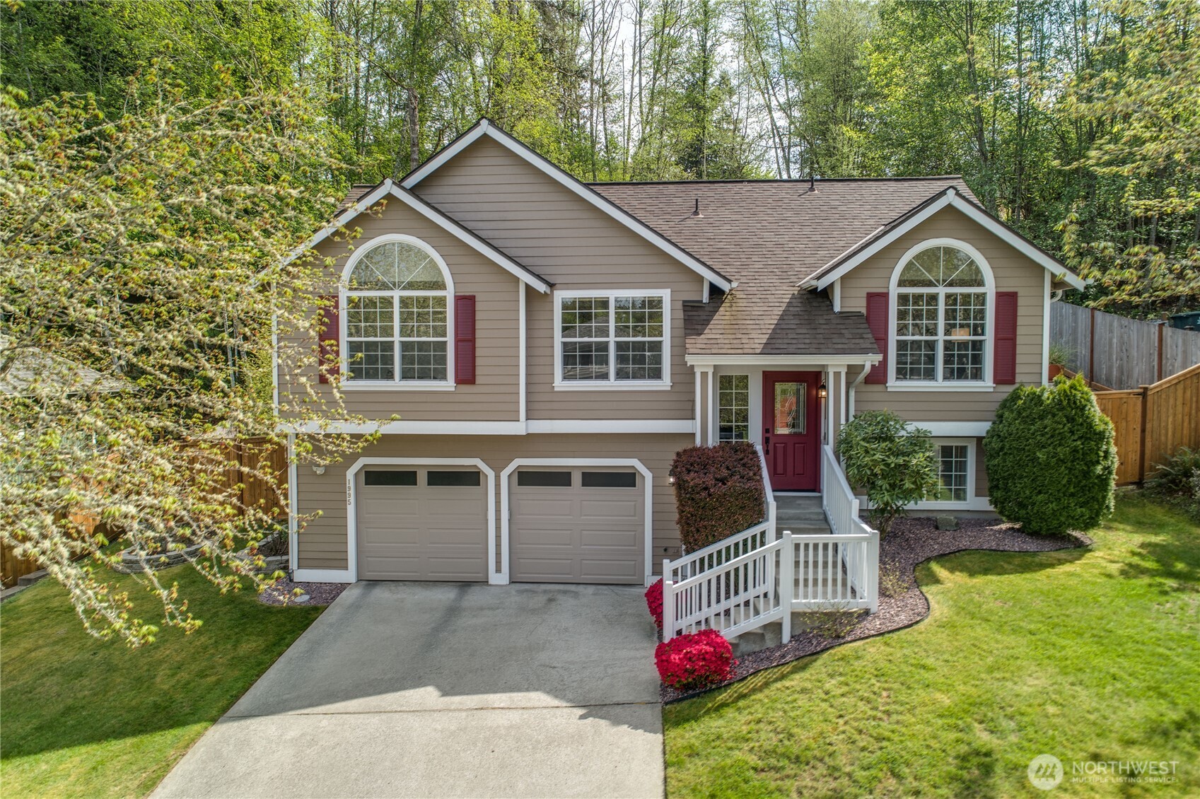 1995 Miss Ellis Loop NE, Poulsbo, WA 98370