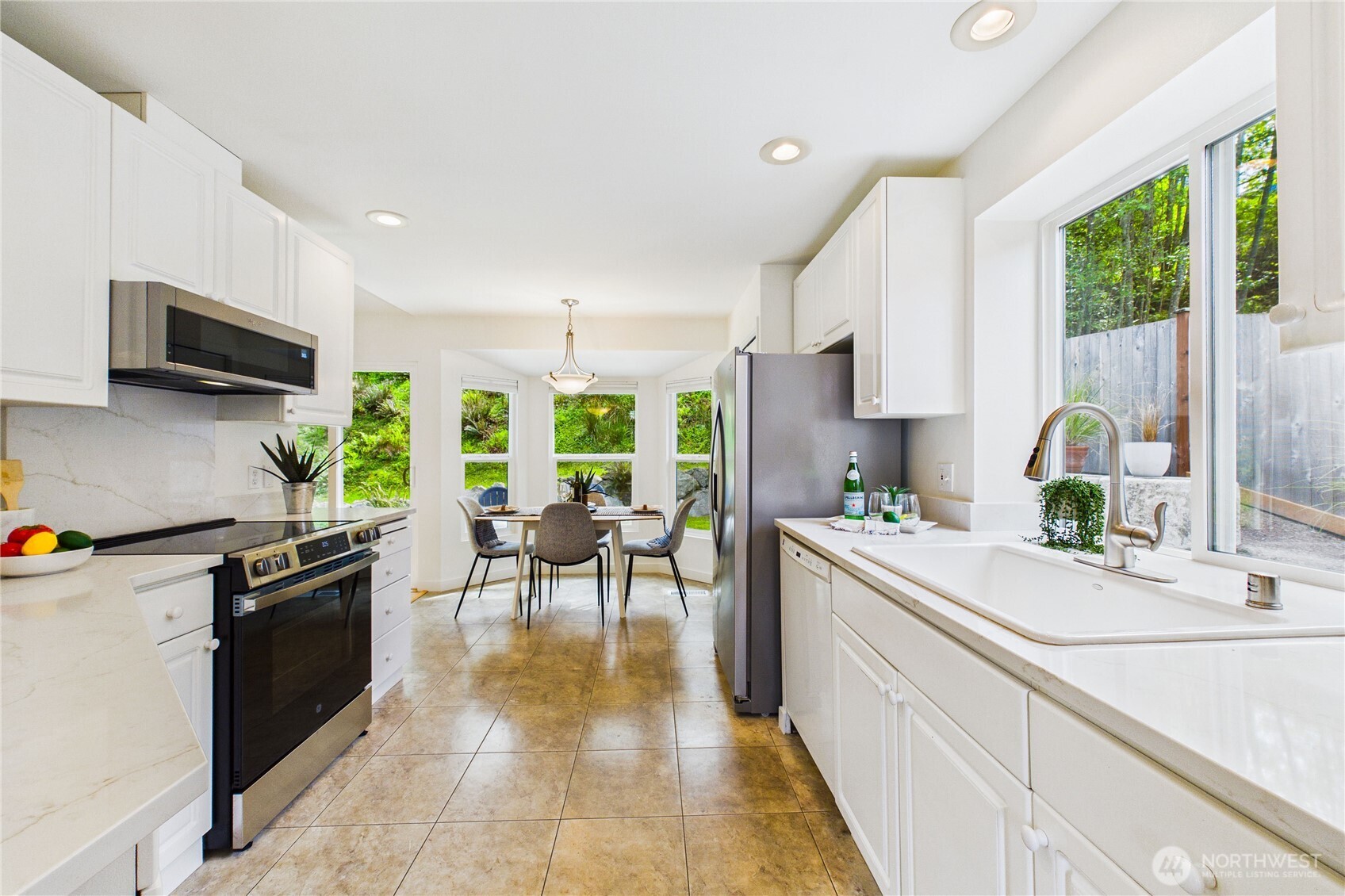 1995 Miss Ellis Loop NE, Poulsbo, WA 98370