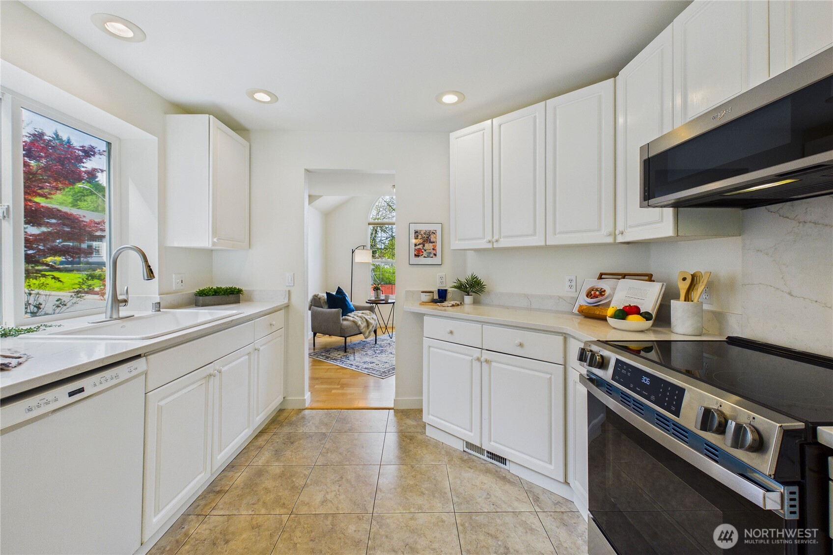 1995 Miss Ellis Loop NE, Poulsbo, WA 98370