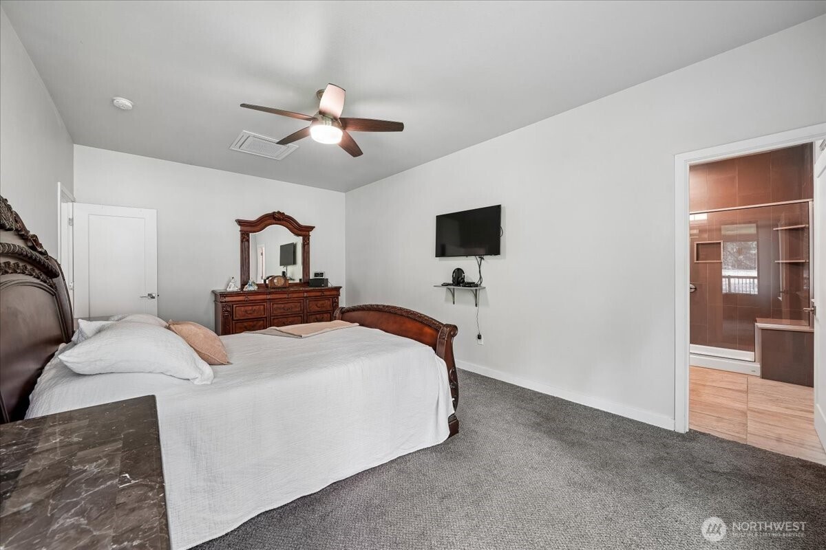11714 Lake Place , Anderson Island, WA 98303