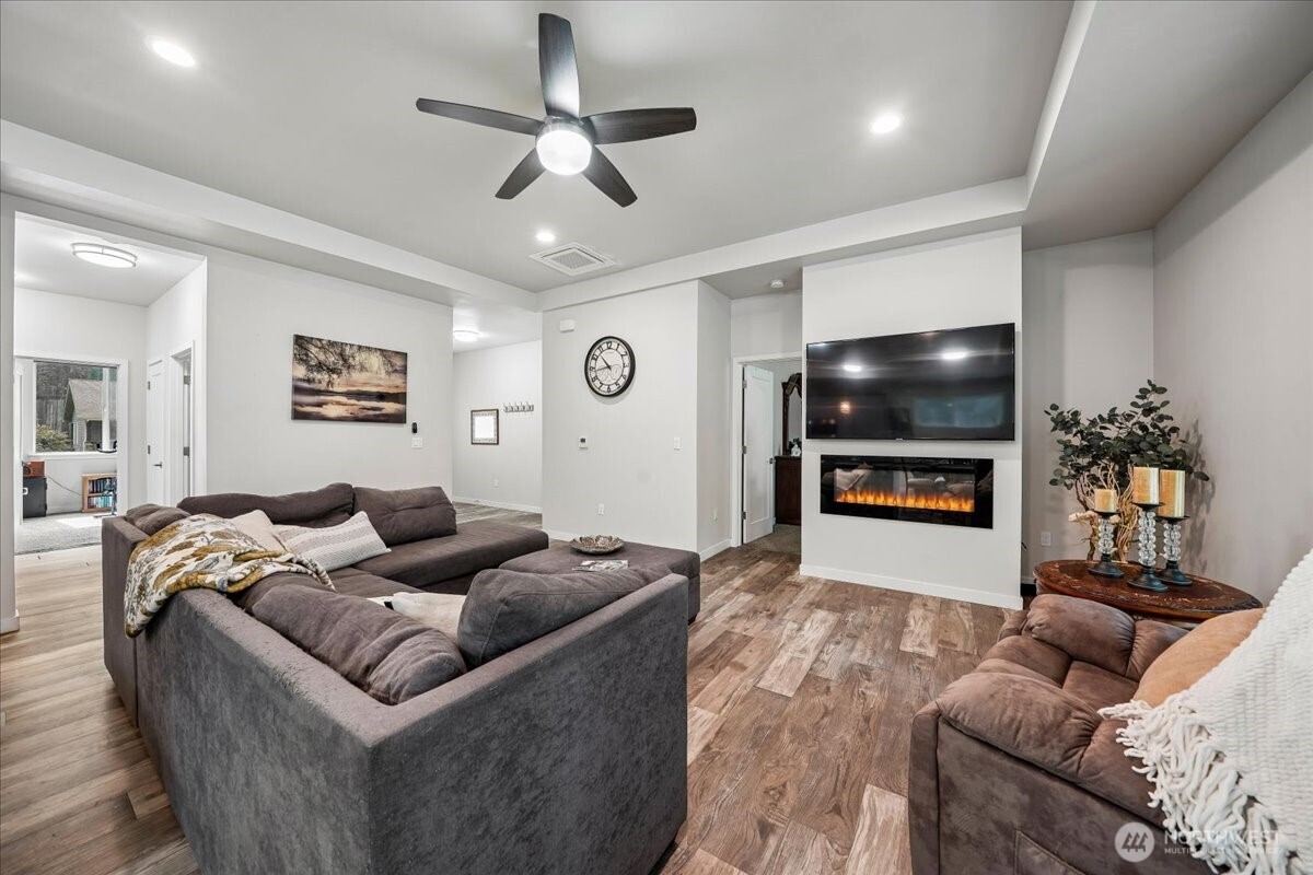 11714 Lake Place , Anderson Island, WA 98303