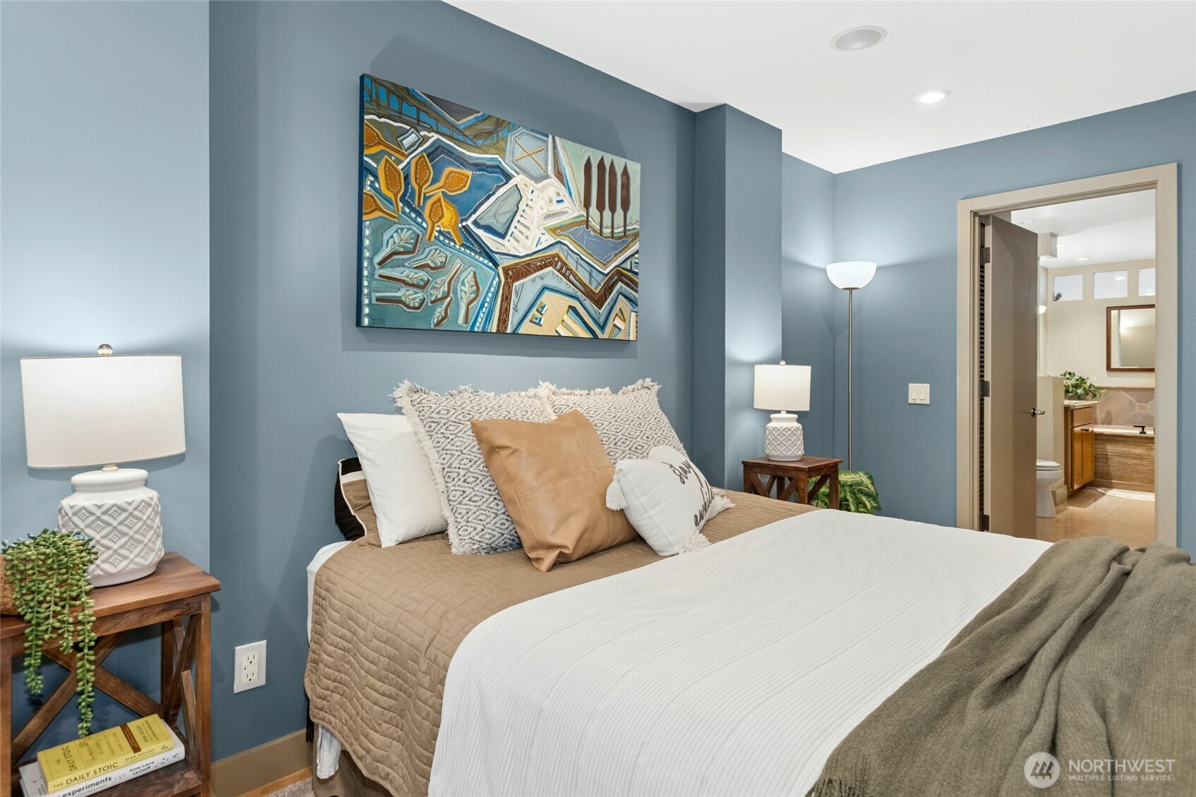 9201 NE Juanita Drive #202, Kirkland, WA 98034