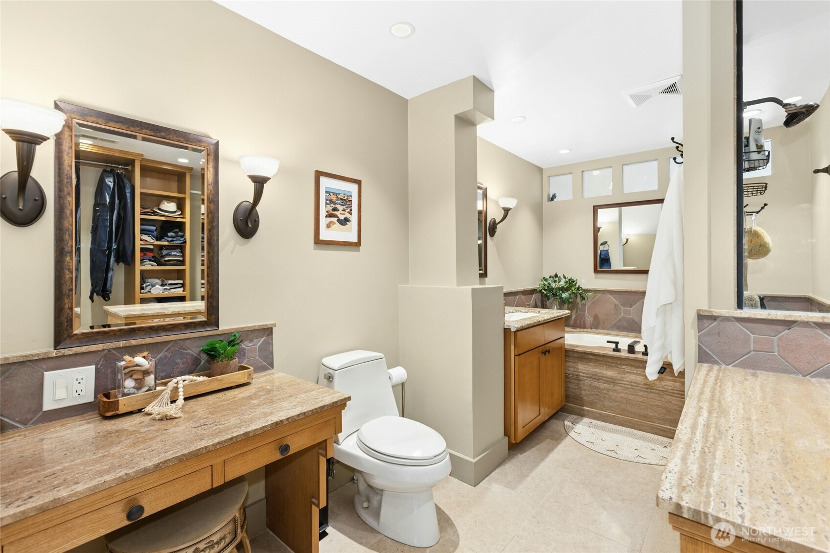 9201 NE Juanita Drive #202, Kirkland, WA 98034