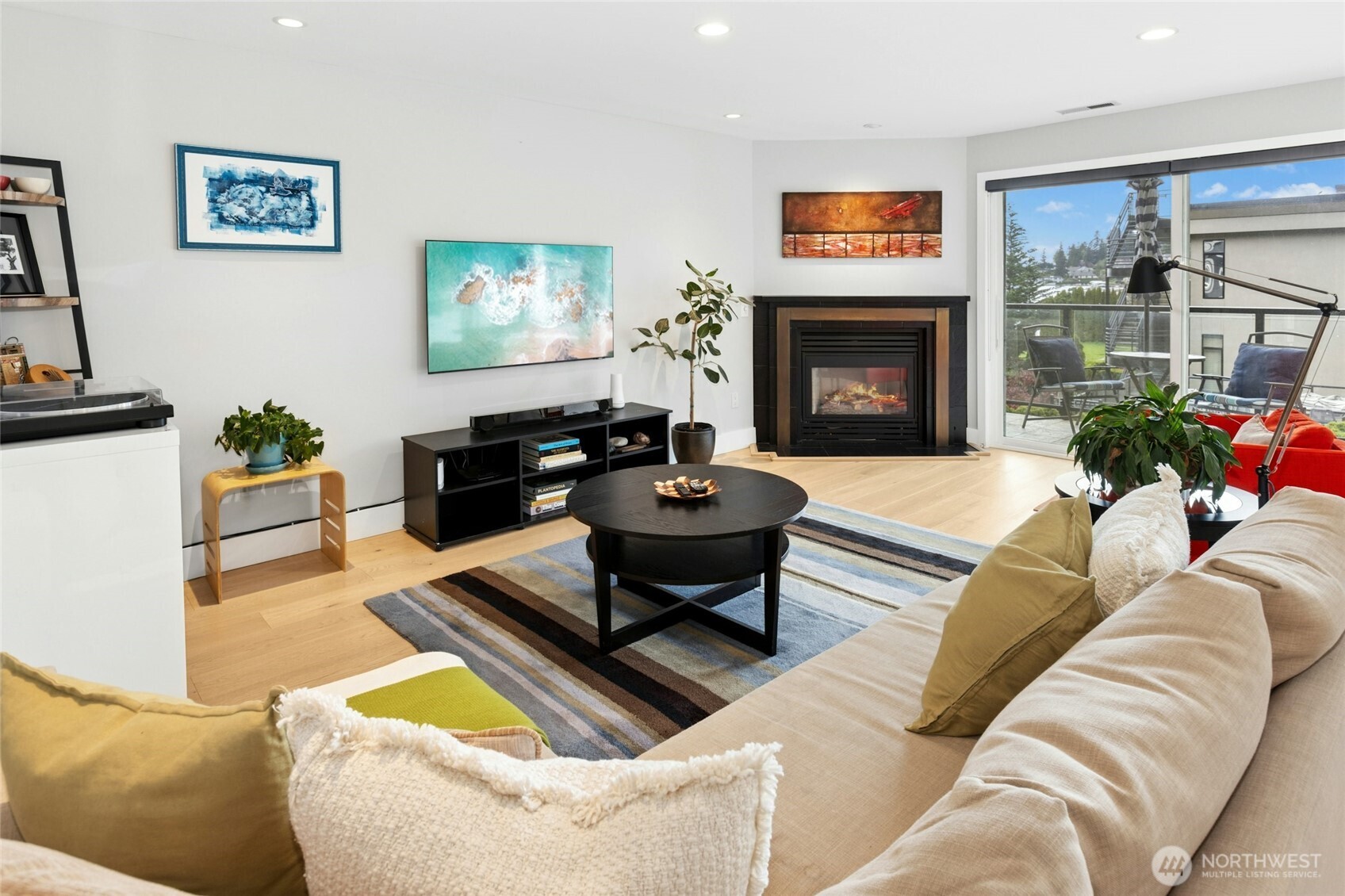 9201 NE Juanita Drive #202, Kirkland, WA 98034