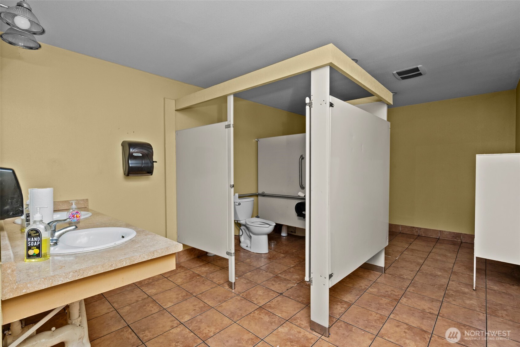 930 SE Pioneer Way , Oak Harbor, WA 98277